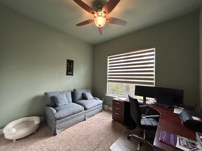 Building Photo - Elegant 3/2 in Oakmont