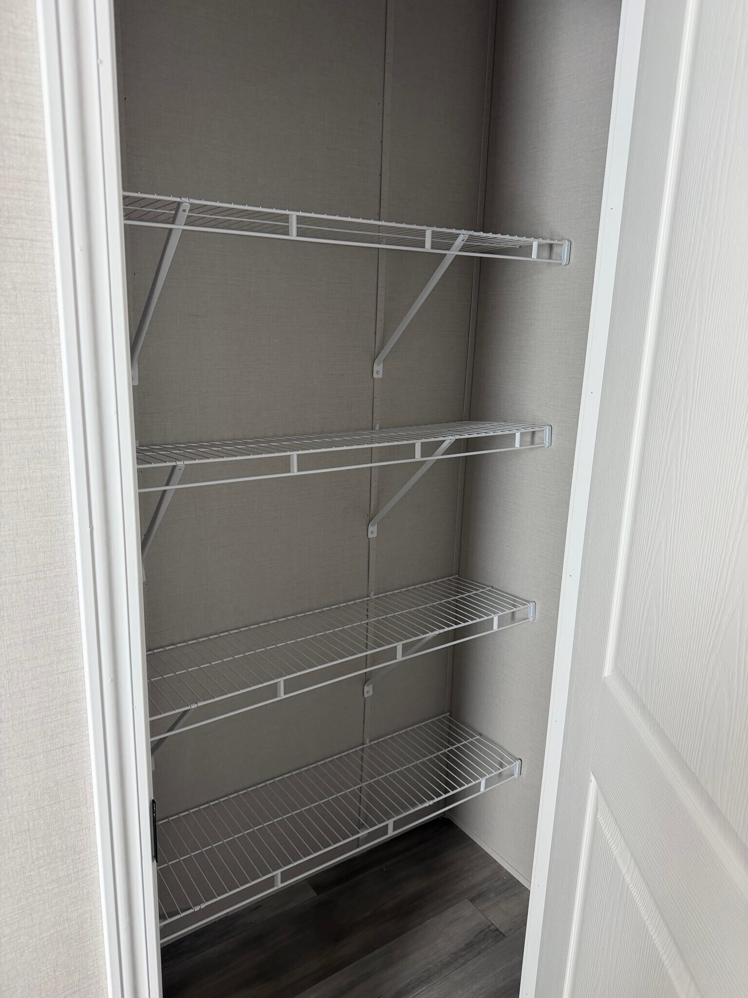 Building Photo - 14001 S Western Ave