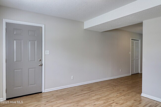 Building Photo - 2314 Indian Dr