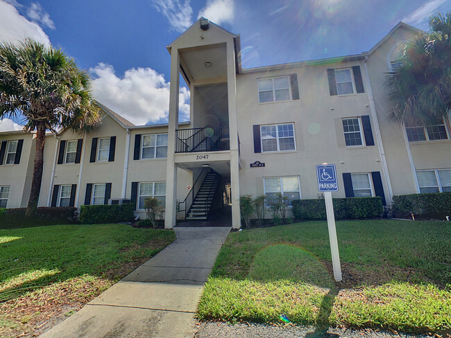 Building Photo - Gorgeous 1 bedroom 1.5 bathroom condo with...