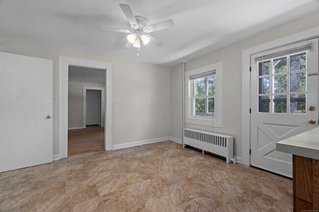 Building Photo - 671 Cornwall Ave