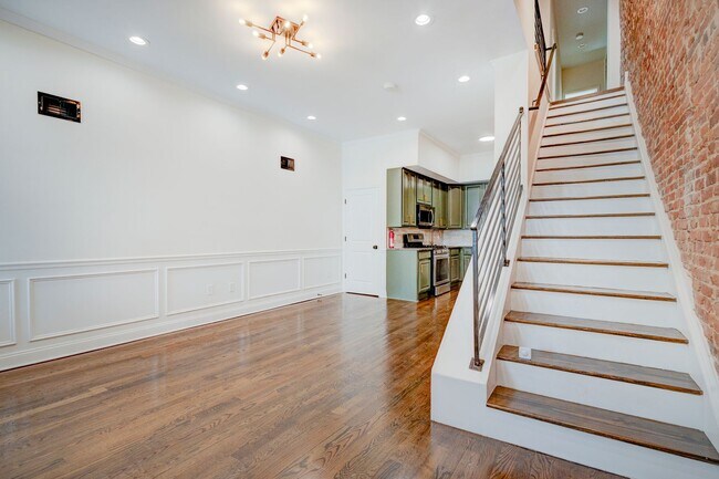 Building Photo - Newly Renovated 6 Bedrooms / 4 Bathrooms at Norris St