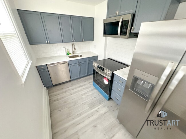 Primary Photo - 3 Bedroom house in Oxford Circle, North Ea...