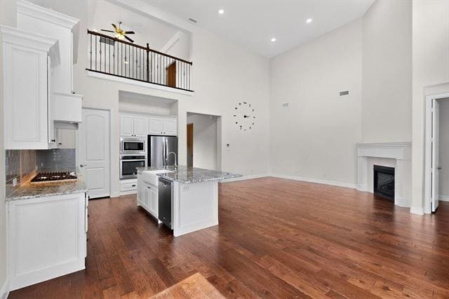 Building Photo - 6533 Mandalay Ct