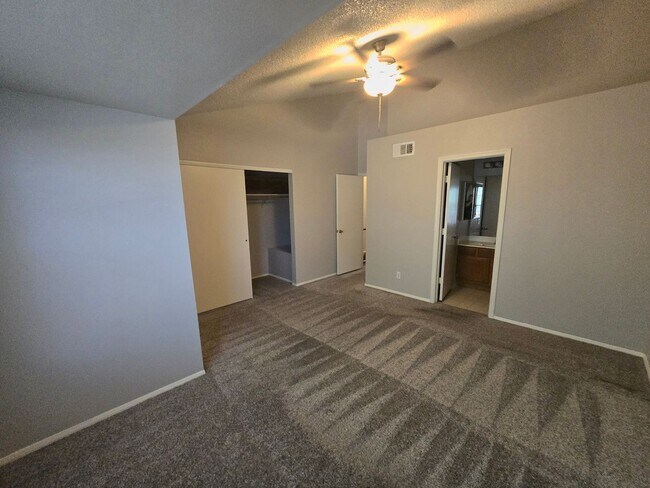 Building Photo - 2 Bedroom/2.5 Bathroom Townhome in Chandler