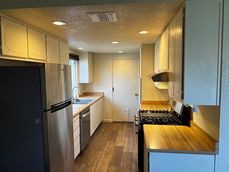 Building Photo - 113 Carney Cir