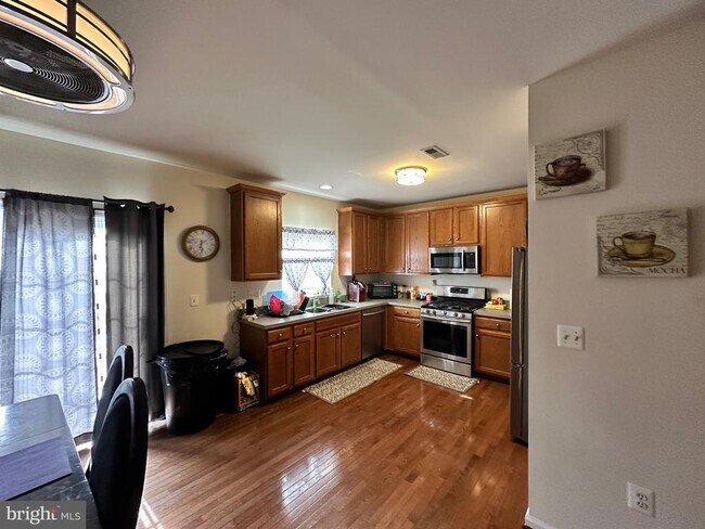 Primary Photo - 105 Galway Ln