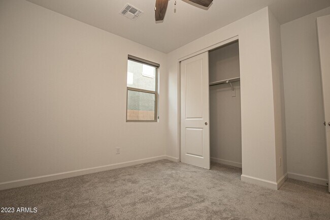 Building Photo - 1941 W Holden Dr