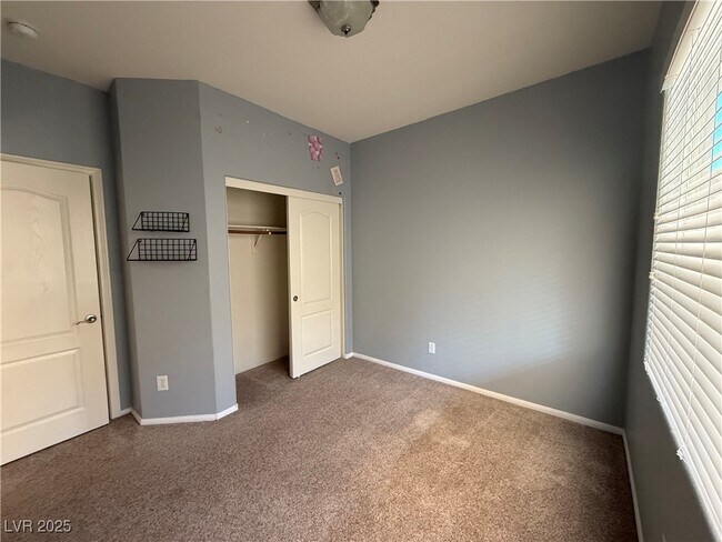 Building Photo - 5122 Echo Shire Ave