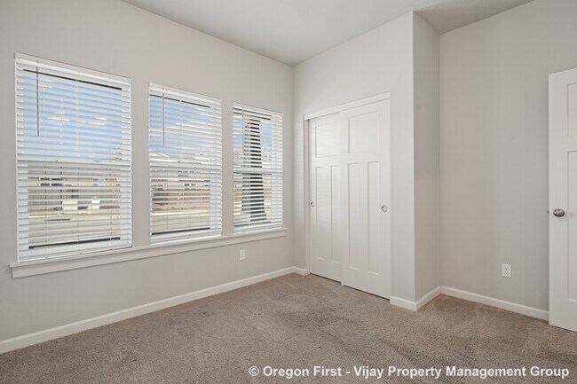 Building Photo - 3662 SE 67th Ave