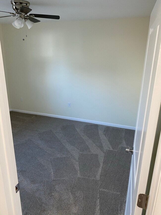 Building Photo - 7681 Brams Hill Dr