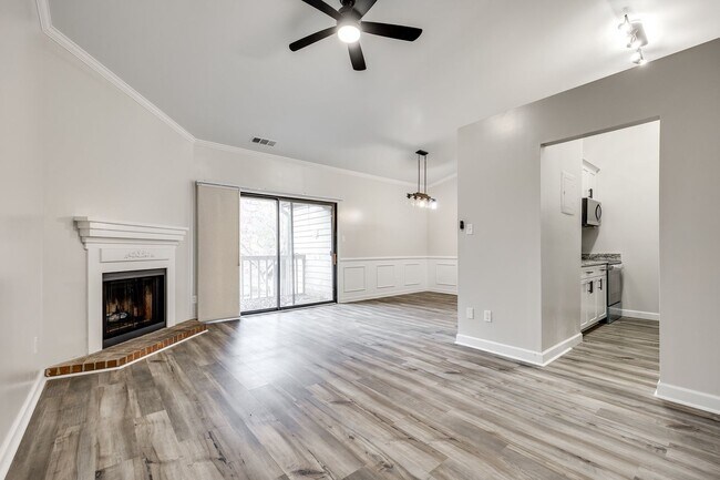 Building Photo - Beautifully remodeled one bedroom, one bath in Lake Wylie Woods!