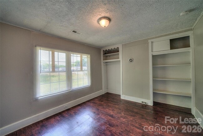 Building Photo - 620 N Moran St