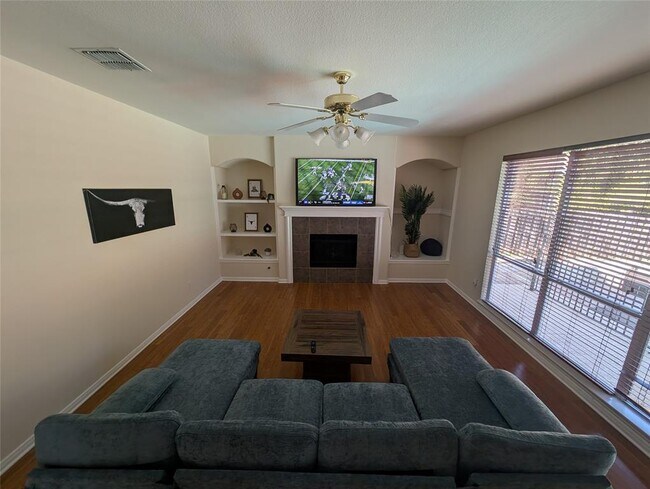 Building Photo - 6806 Thistle Hill Way