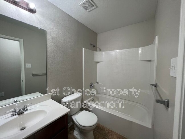 Building Photo - 2421 Clairborne Dr