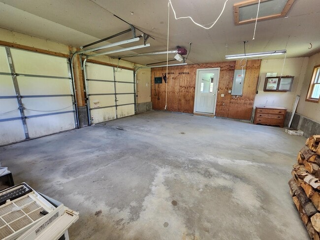 Building Photo - 109 N Hollow Rd