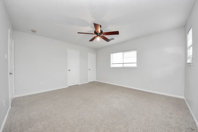 Building Photo - 7238 Foxshadows Ln