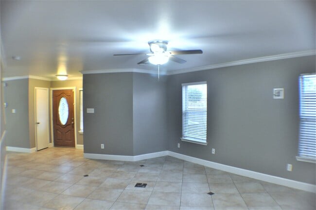 Building Photo - 9503 Deep Valley Dr