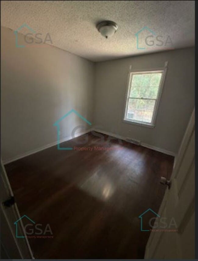 Building Photo - 3 Bedroom 1.5 Bath!