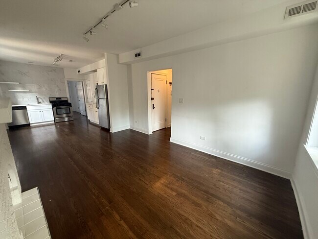 Building Photo - 2611 N Fairfield Ave