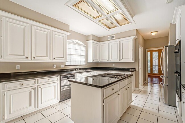 Building Photo - 8311 Mentmore Dr