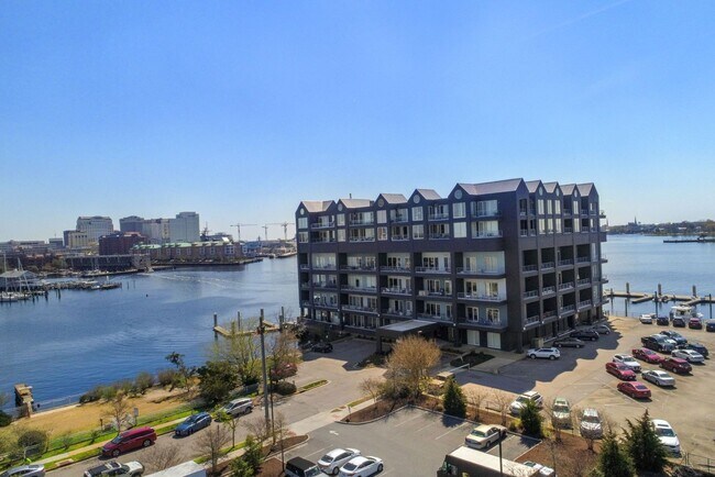 Building Photo - DOWNTOWN AREA