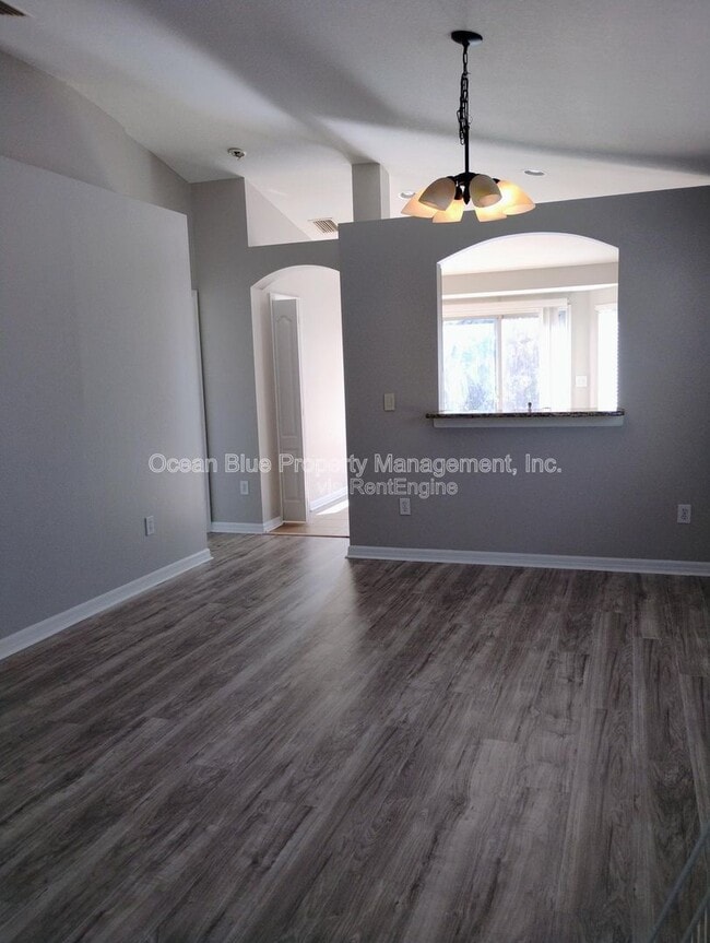 Building Photo - 18200 Cypress Bay Pkwy