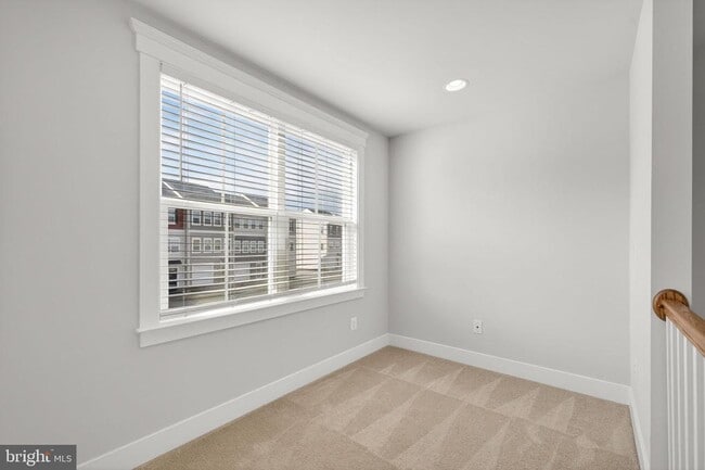 Building Photo - 513 Parkland Dr