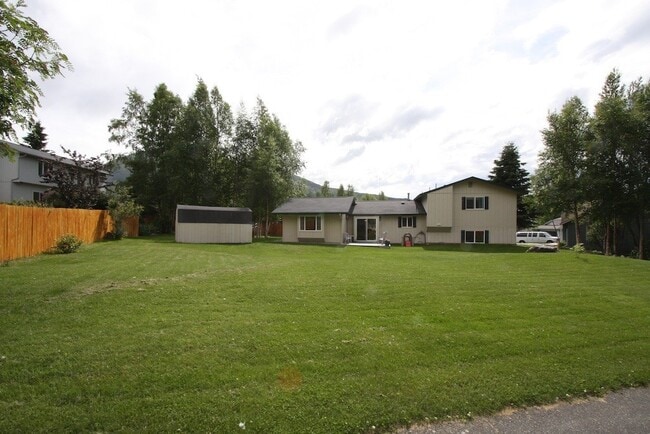 Building Photo - Gorgeous Eagle River Home w/ Open Concept Layout!