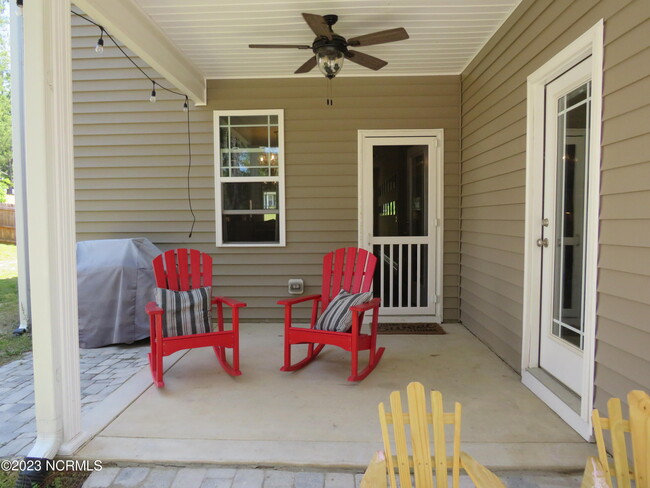 Building Photo - 425 Palisades Dr