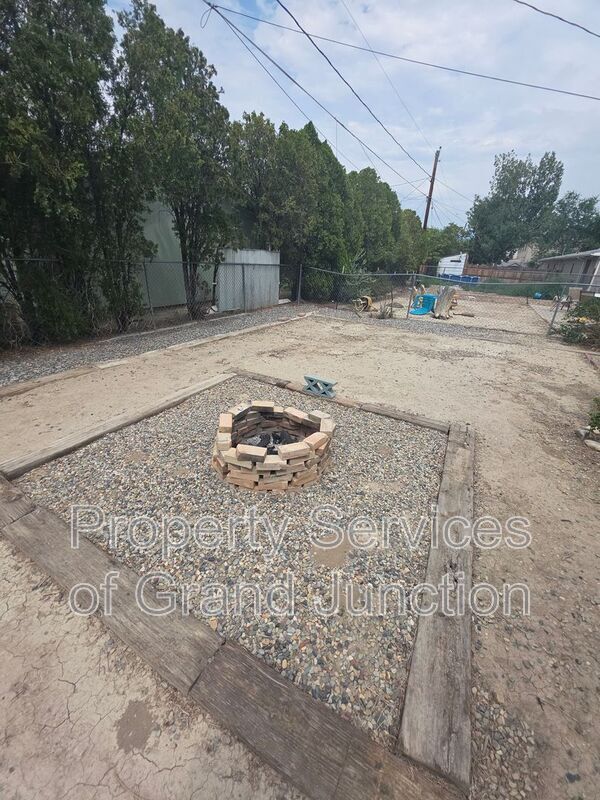 Building Photo - 3238-D 1/4 D 1/4 Rd