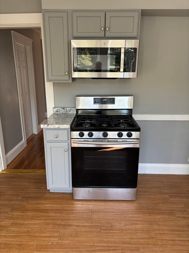 Building Photo - 553 Hyde Park Ave