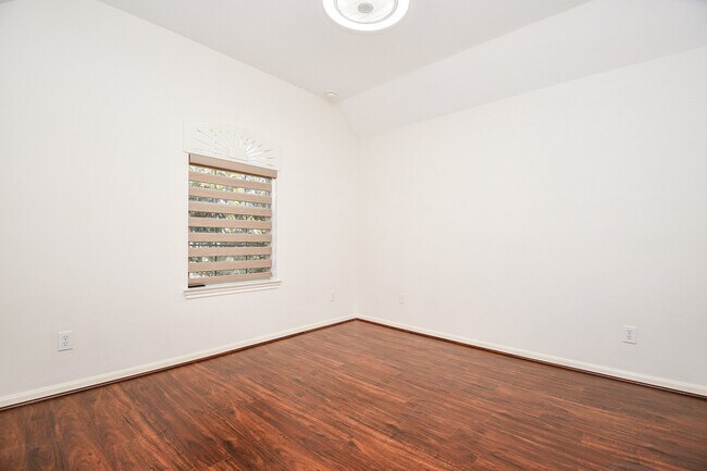 Building Photo - 4322 Pensacola Oaks Ln