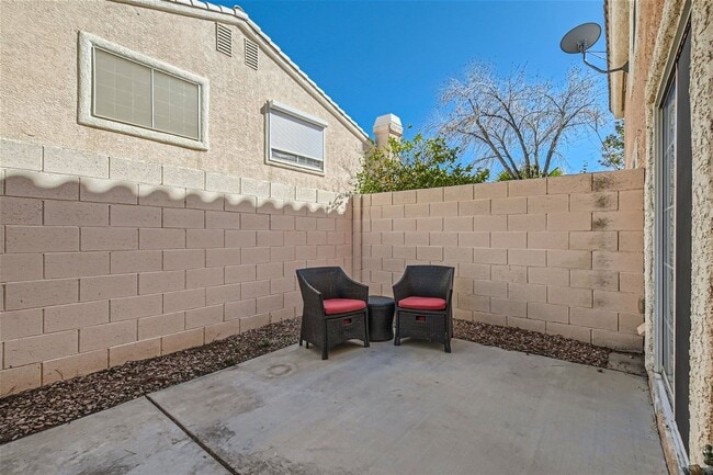 Building Photo - Gorgeous 2 Story Townhome Near Summerlin in Gated Community - (Ready April 1,2026)