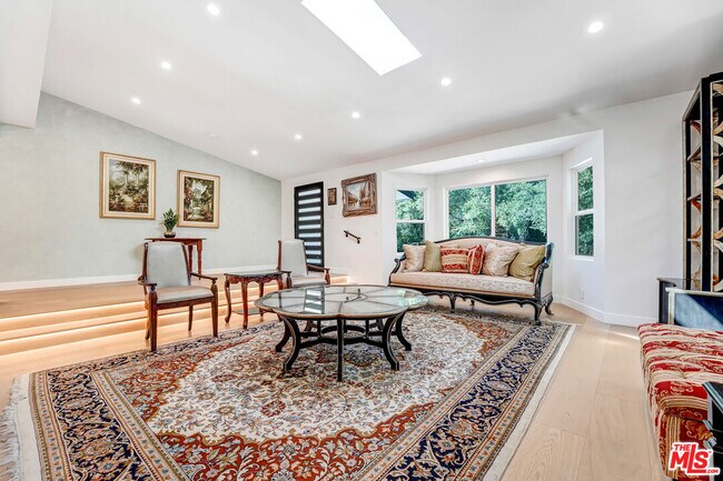 Building Photo - 4611 Louise Ave