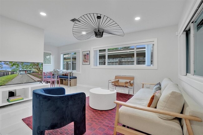 Building Photo - 1605 NW 7th Terrace