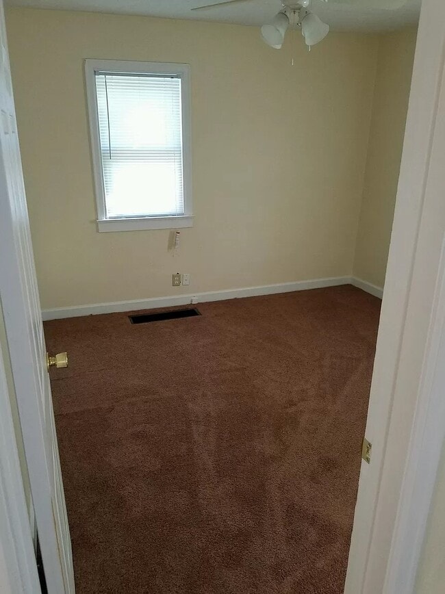 Building Photo - 333 E Greenview Ave