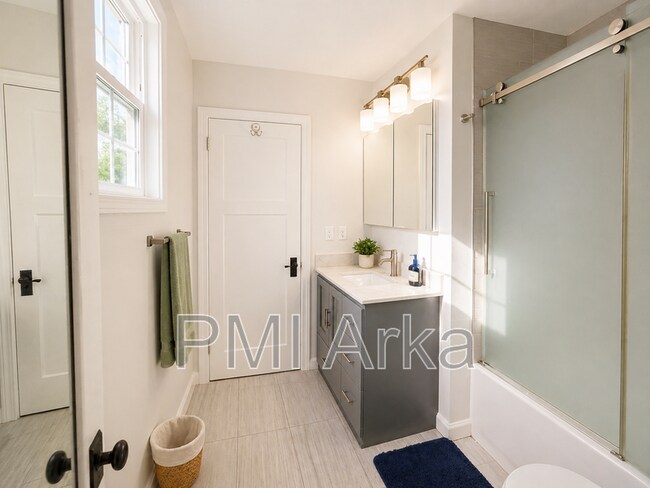 Building Photo - 1219 N Allen Pl