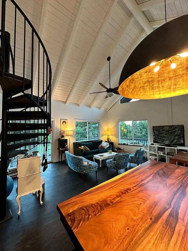 Building Photo - Haiku - on 2 acres upstairs mostly furnish...