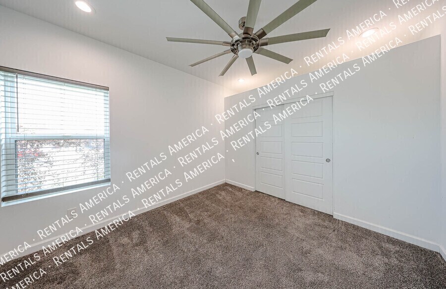 Building Photo - 347 E La Mirada Dr