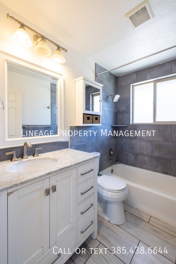 Building Photo - 1223 Emery-B