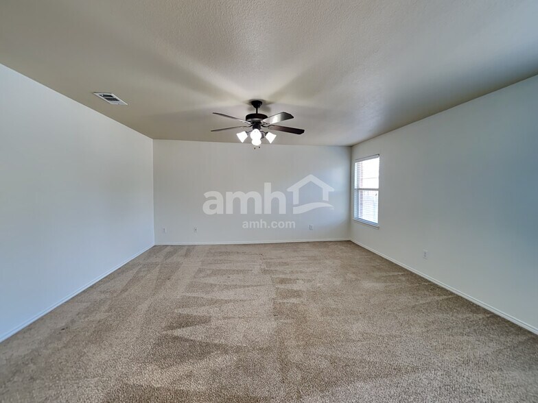 Building Photo - 110 Daisy Dr