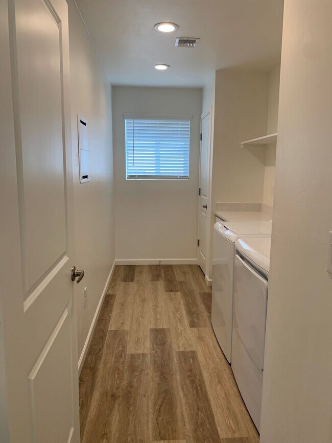 Building Photo - 2461 S Clovis Place-