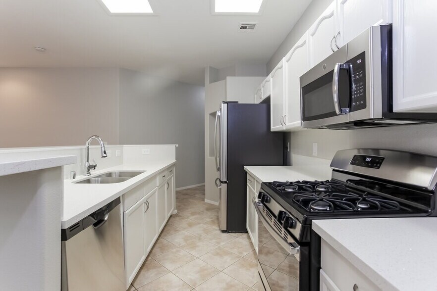 Building Photo - 7636 Adornment Ct