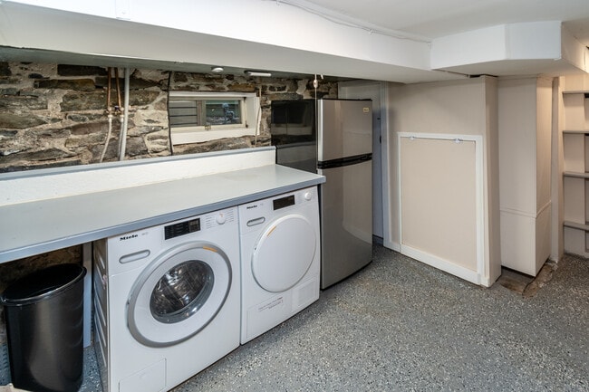 Building Photo - 59 S Franklin St