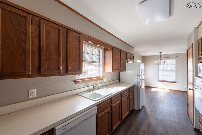 Building Photo - 4448 Cunningham Dr
