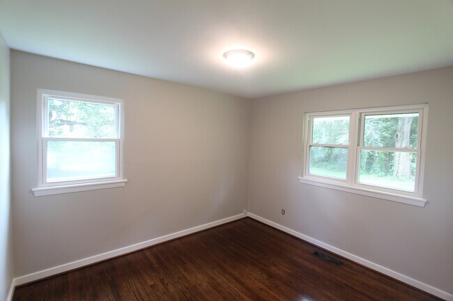 Building Photo - 3025 La Haven Cir