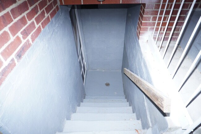 Building Photo - 137 Riverthorn Rd