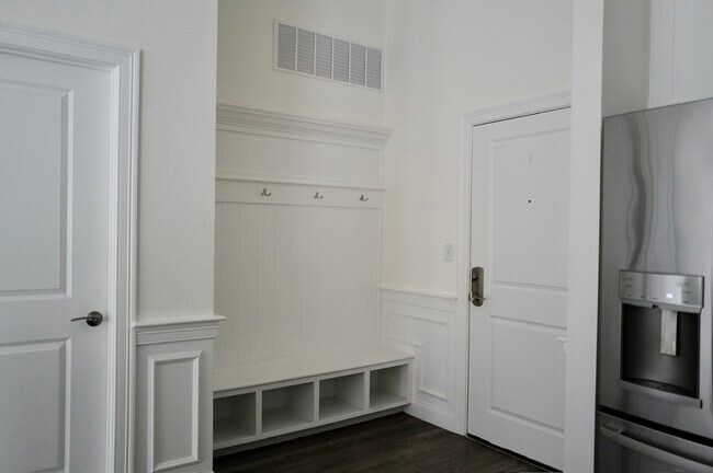 Building Photo - 320 Middlesex Ave