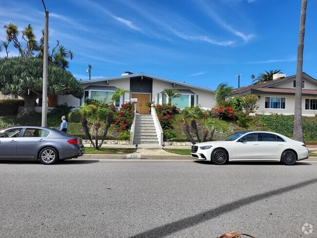 Building Photo - 2206 W Paseo del Mar